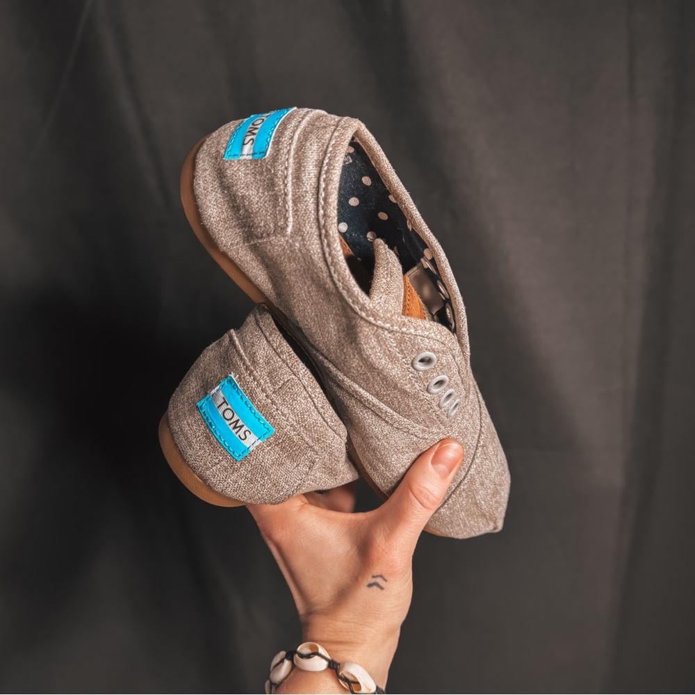 Womens Toms Gray Cordone Hemp 6.5 gently used shoes